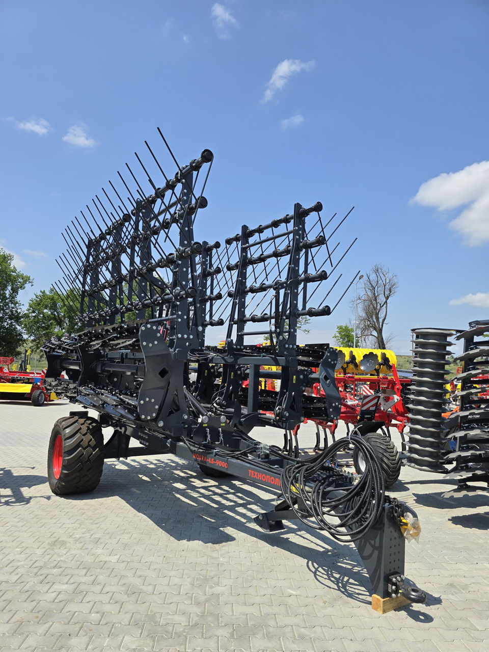 Grapa Volta 9000-LS de la „Technopol”