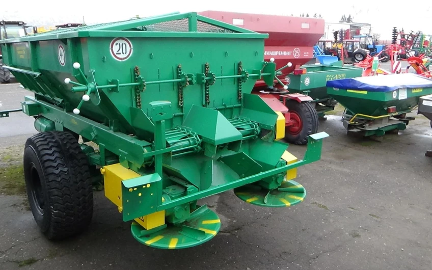 Distribuitor de îngrășăminte organice solide MTT-9