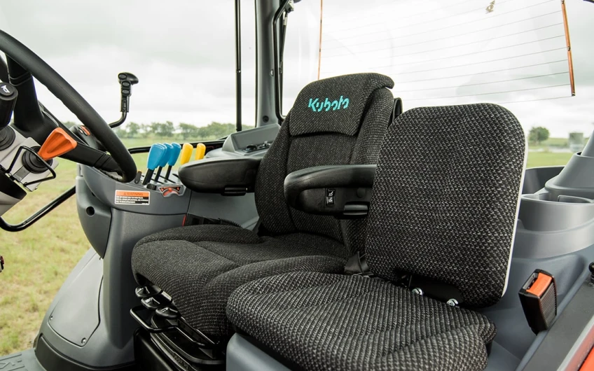 Kubota M7003