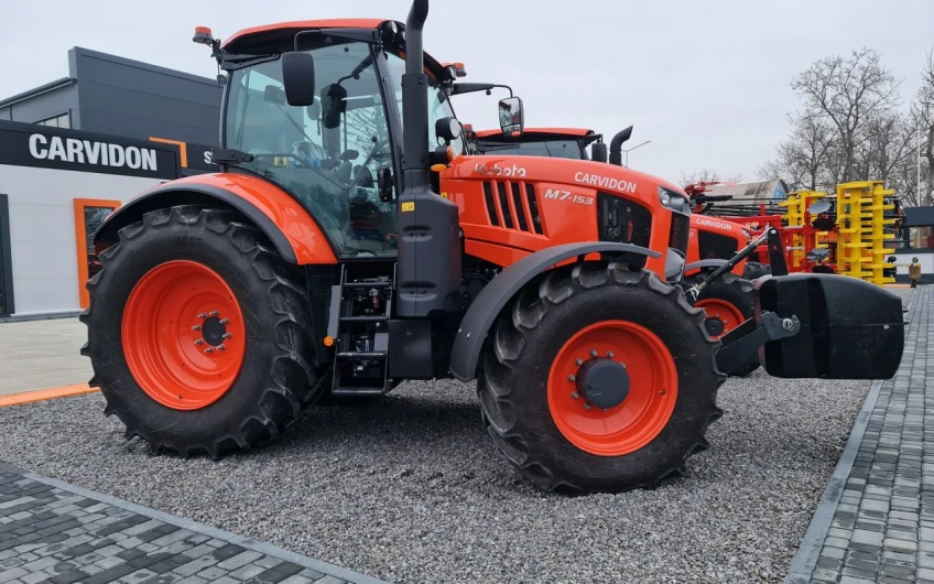 Kubota M7003