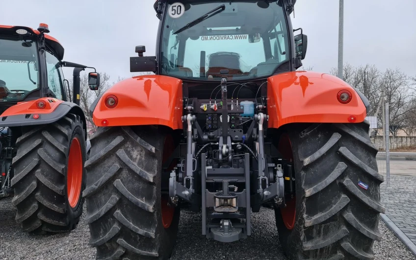Kubota M7003