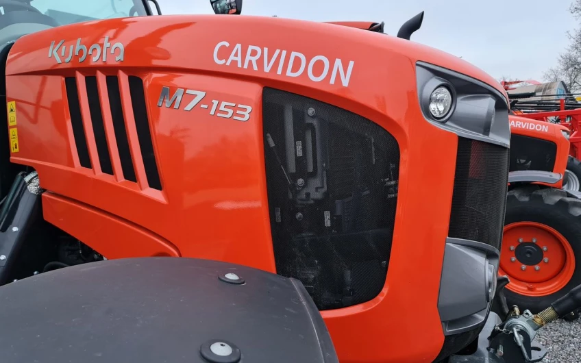 Kubota M7003