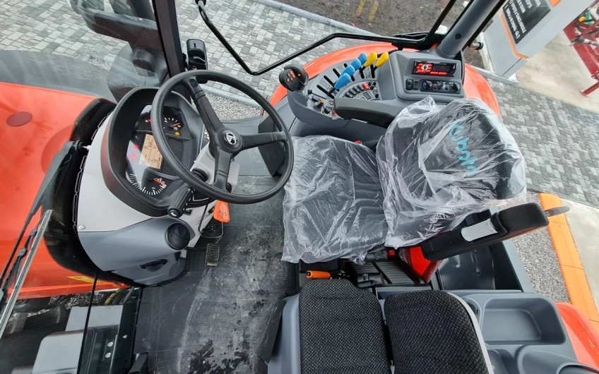 Kubota M7003