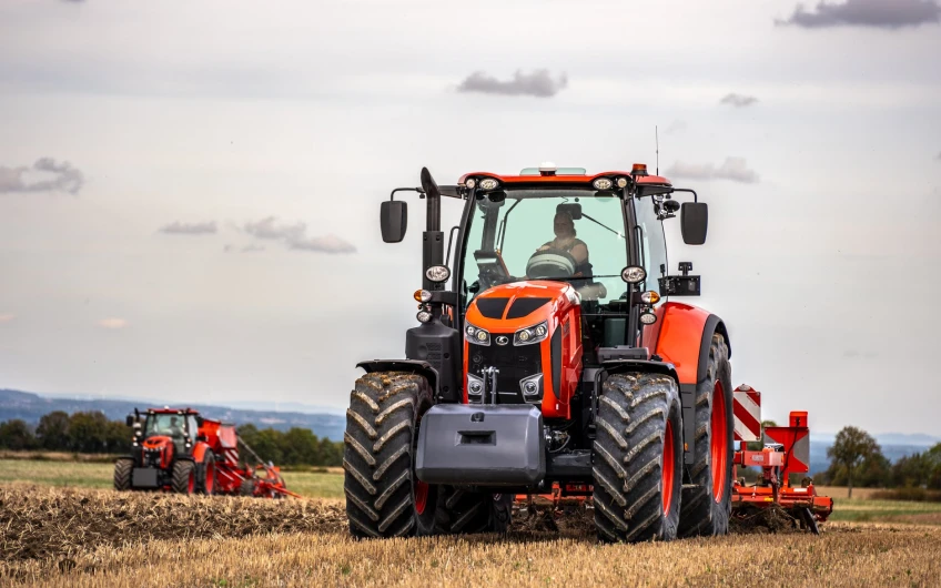 Kubota M7003