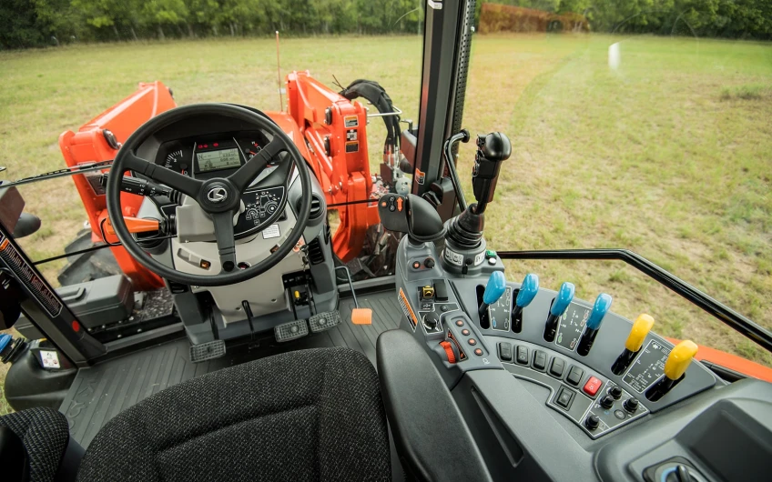 Kubota M7003
