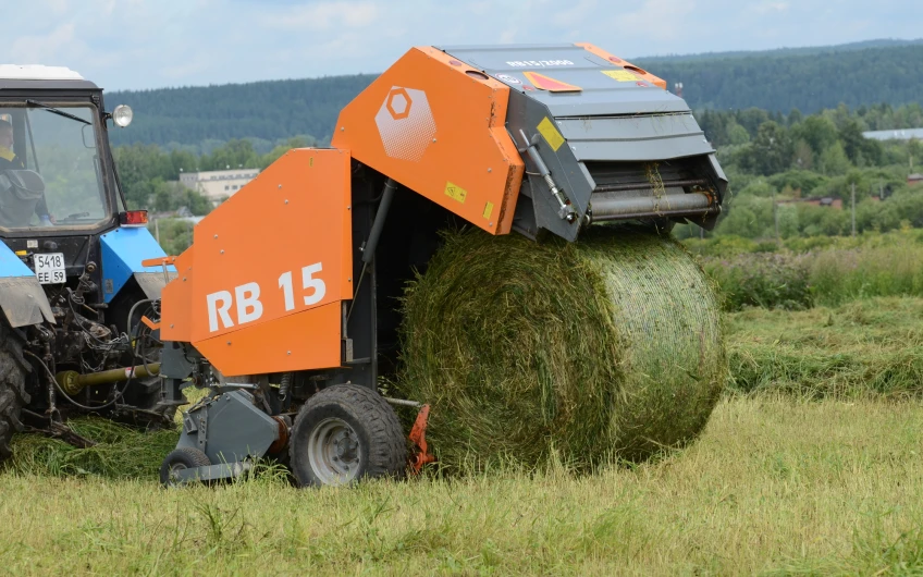 Presă de balotat RB15