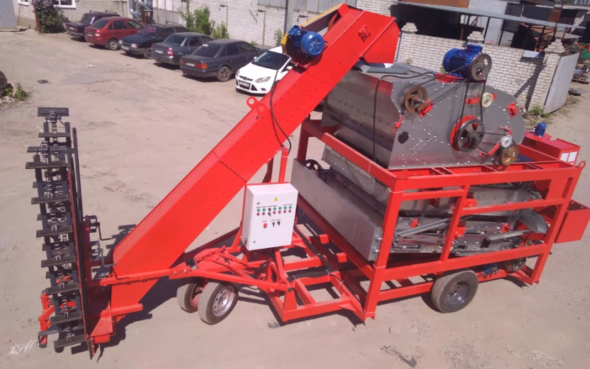 Complex autopropulsat pentru curățarea cerealelor „ZSK-70”