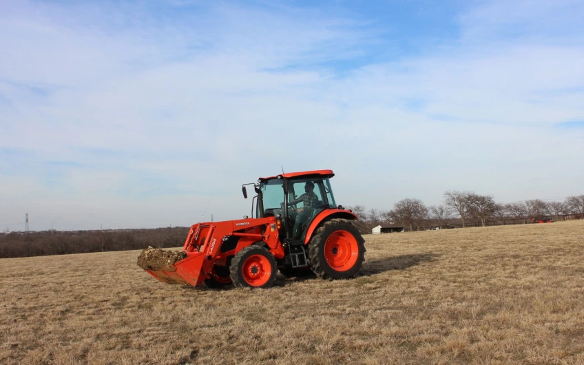 Kubota M4003 (66-74 CP)