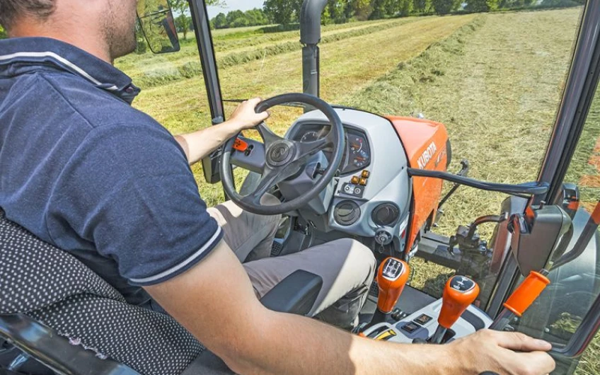 Kubota M4003 (66-74 CP)