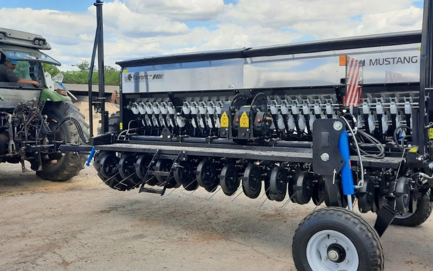 Semănătoare de cereale MUSTANG-4000 Mini-till