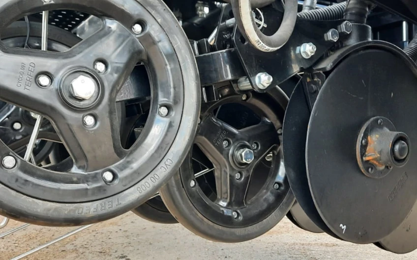 Semănătoare de cereale MUSTANG-4000 Mini-till