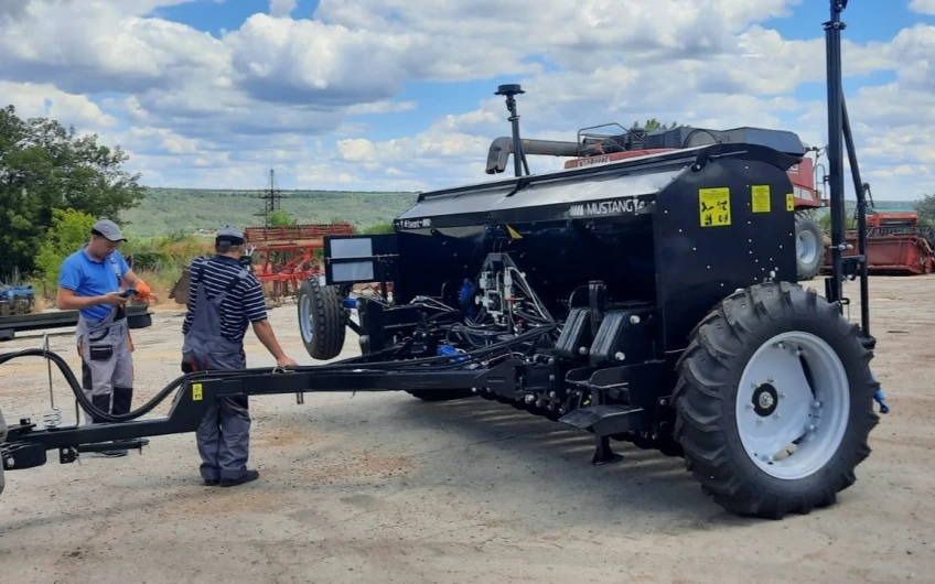 Semănătoare de cereale MUSTANG-4000 Mini-till
