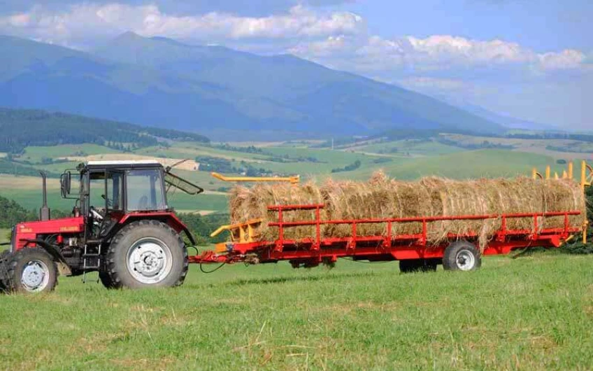 Semiremorcă cu baloți cu autoîncărcare PT-12-24
