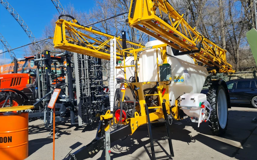 Pulverizator remorcat Boguslav TITAN 3200-24