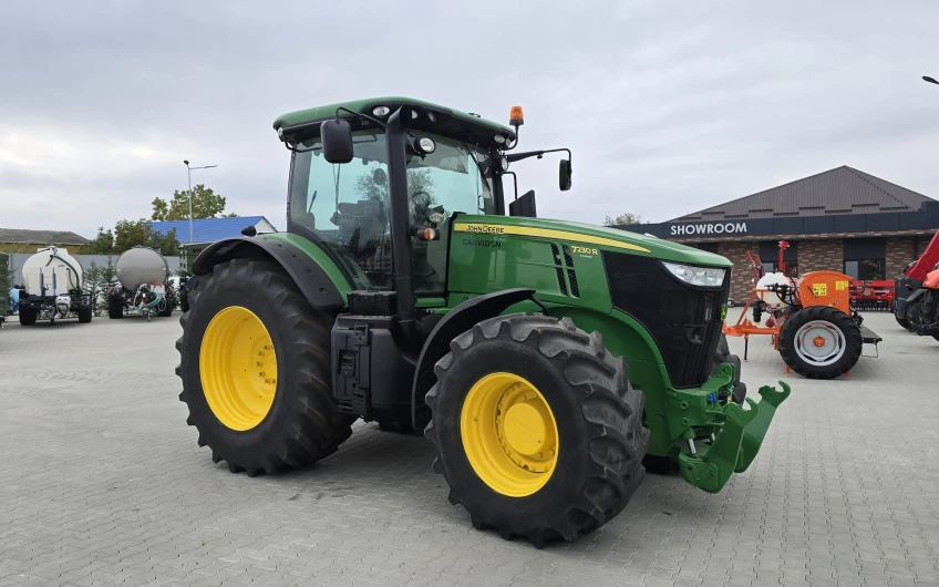 Трактор John Deere 7230R