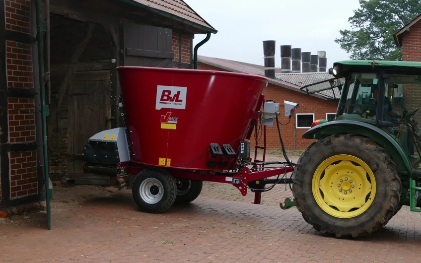 MIXER PENTRU FURAJE "BVL" V-MIX AGILO 3,5 - 5 м³