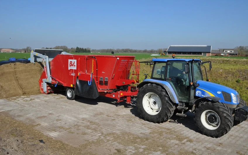 V-MIX FILL PLUS LS 13 - 25 m³ -2S MIXER PENTRU FURAJE "BVL"