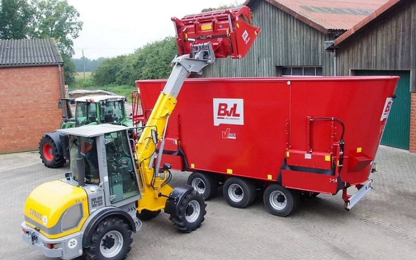 V-MIX PLUS от 25 до 40m³ -3 snecuri MIXER PENTRU FURAJE BVL