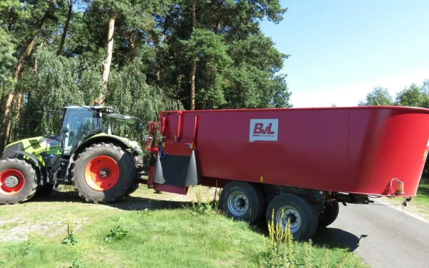 V-MIX PLUS от 25 до 40m³ -3 snecuri MIXER PENTRU FURAJE BVL