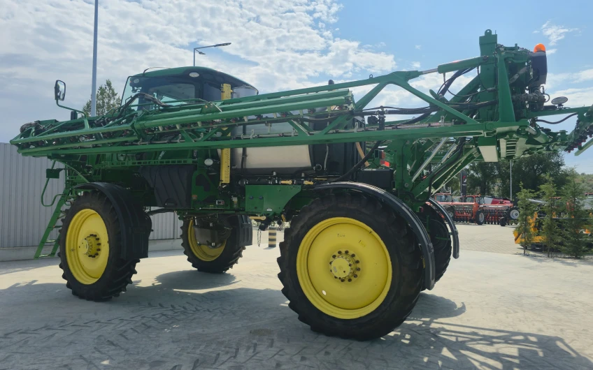 John Deere R4038