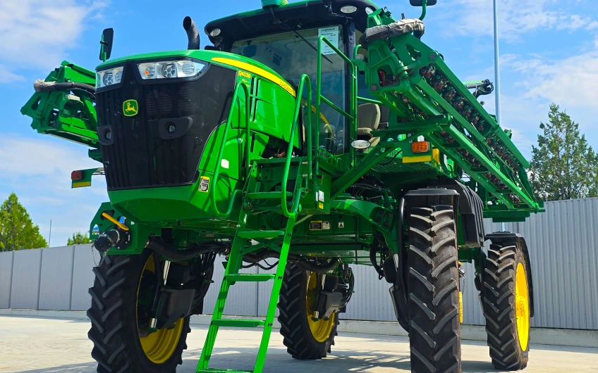 John Deere R4038