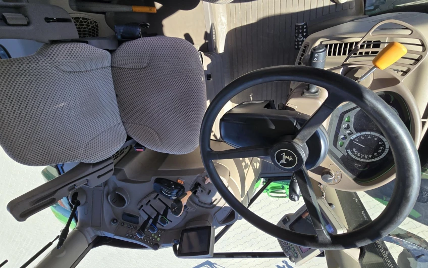 Трактор John Deere 6210R — 6 380 м/ч