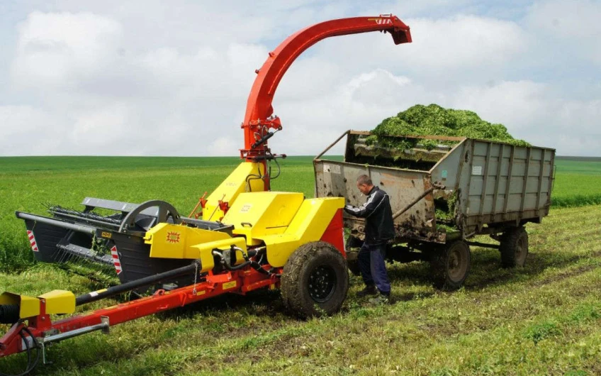 Mașină de recoltat furaje remorcată KPF - 2.4