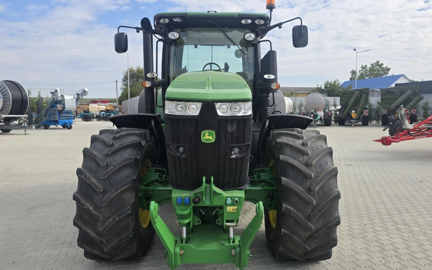 Трактор John Deere 7230R