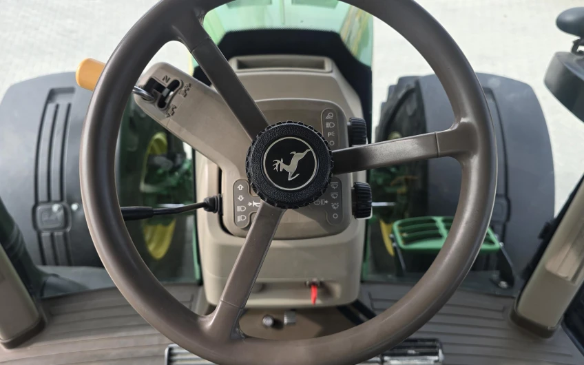 Трактор John Deere 7230R