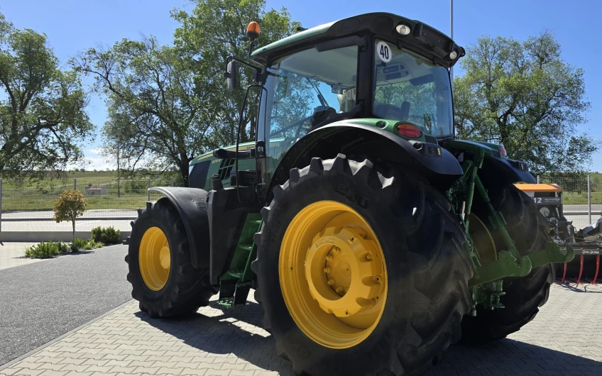 Трактор John Deere 6210R — 6 380 м/ч