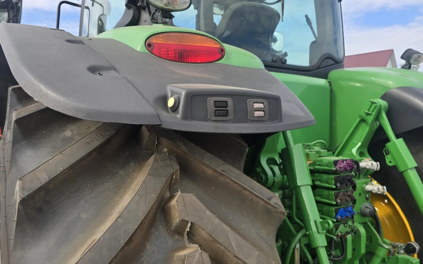 Трактор John Deere 7230R
