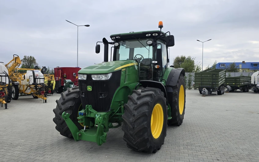 Трактор John Deere 7230R
